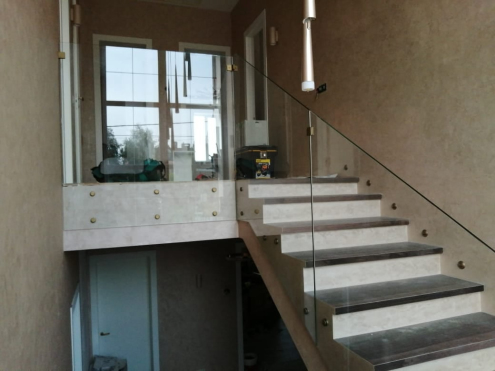 Стеклянные ограждения на лестницу