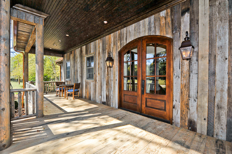 Example of a mountain style entryway design in Nashville