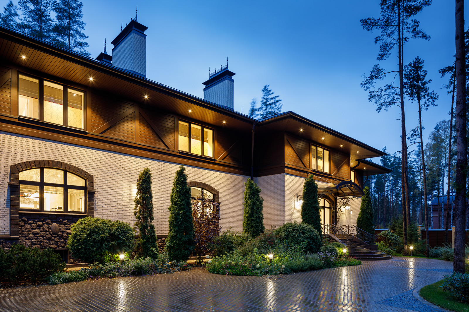 ЗАГОРОДНЫЙ ДОМ В ЗАПАДНОЙ ЛИЦЕ