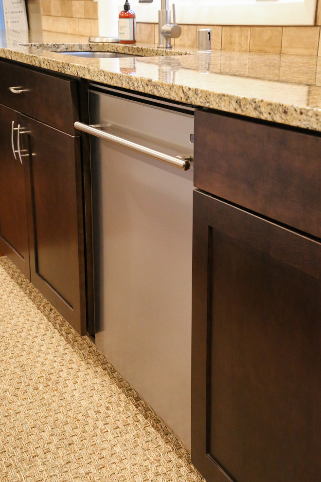 Example of a transitional kitchen design in Minneapolis