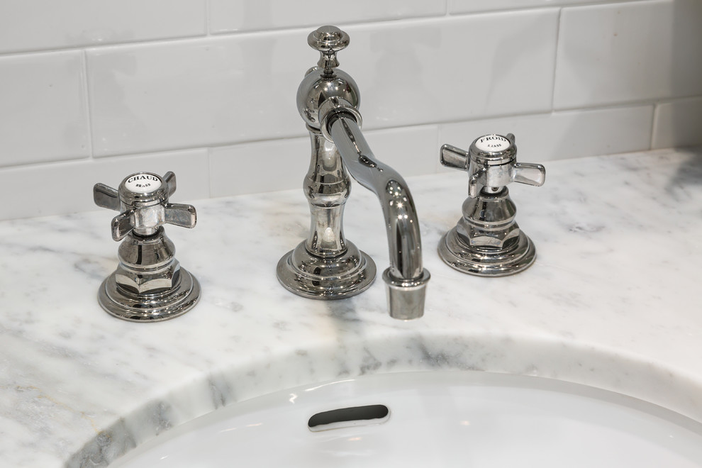 Example of a transitional bathroom design in Los Angeles