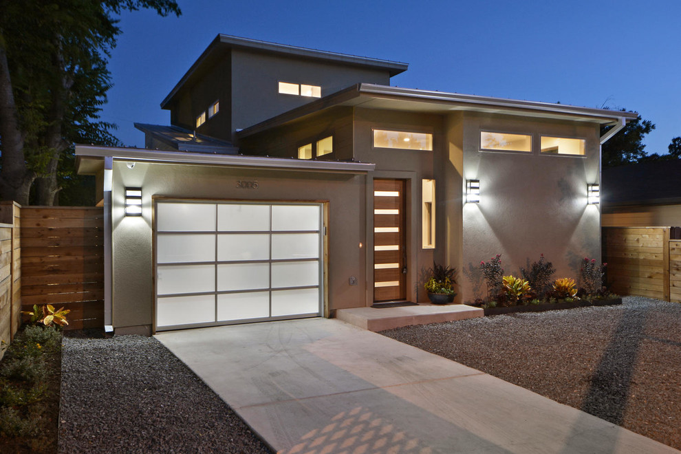 Example of a minimalist home design design in Austin