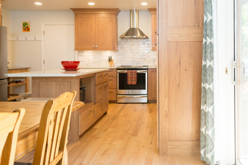 Kitchen - transitional u-shaped kitchen idea with an undermount sink and an island