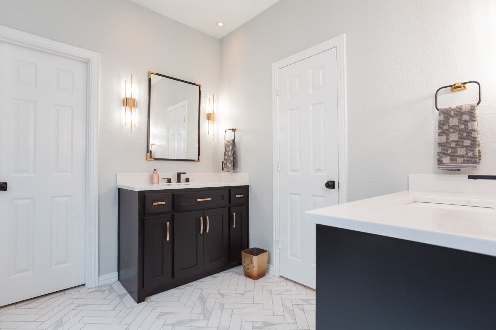 Black Locust | Master Bathroom