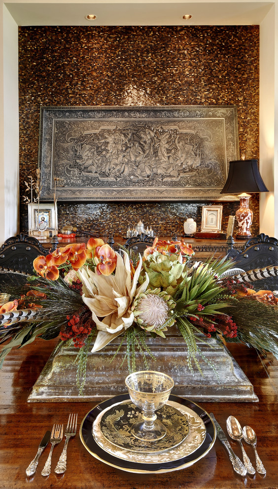 Transitional home design photo in Austin