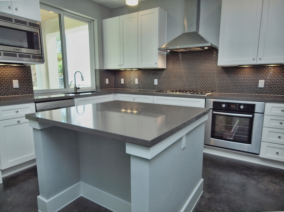 Transitional kitchen photo in Austin