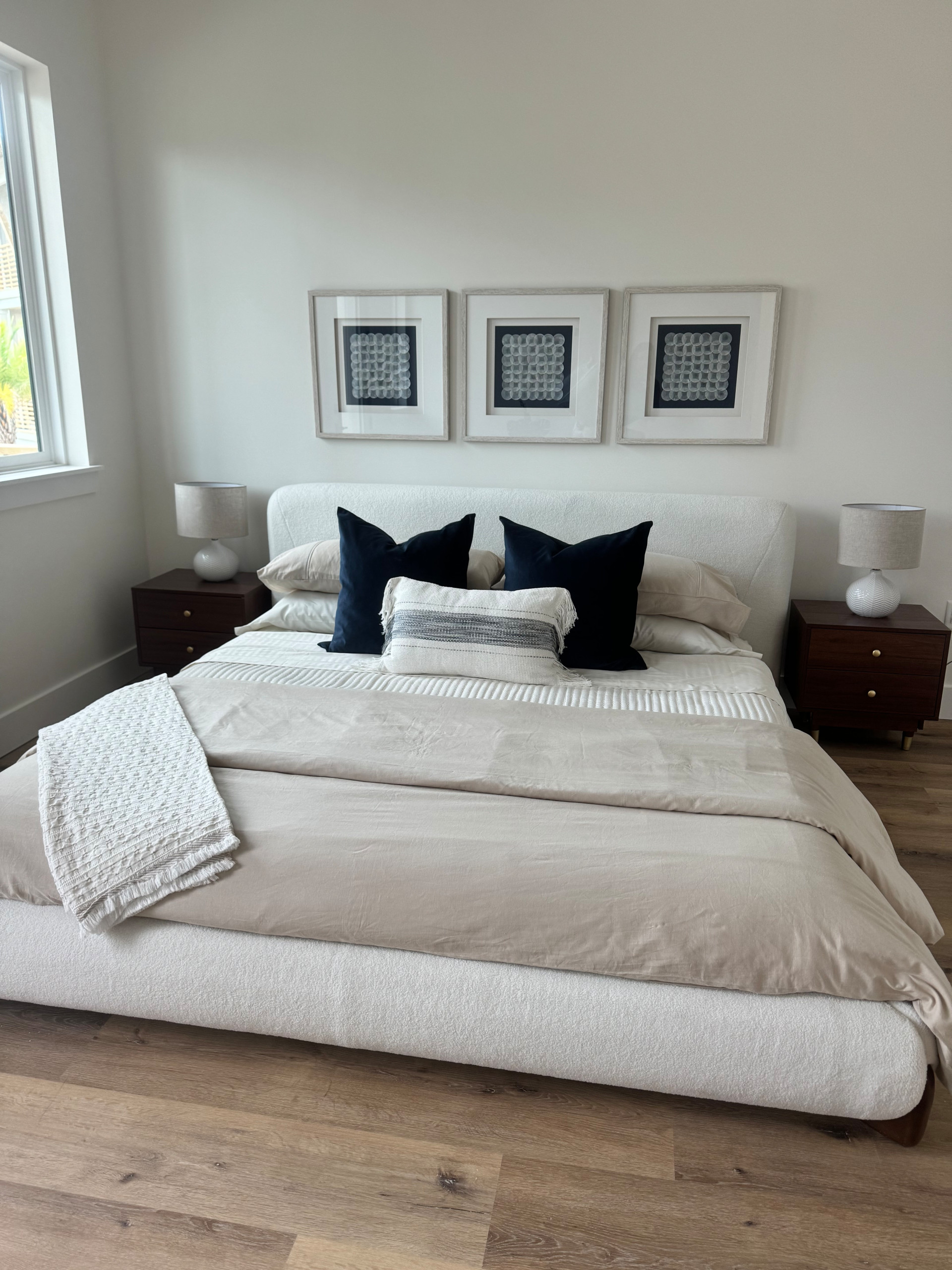 Example of a bedroom design in Miami