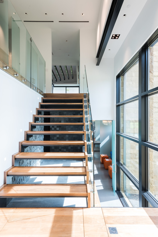 Example of a minimalist staircase design in Dallas