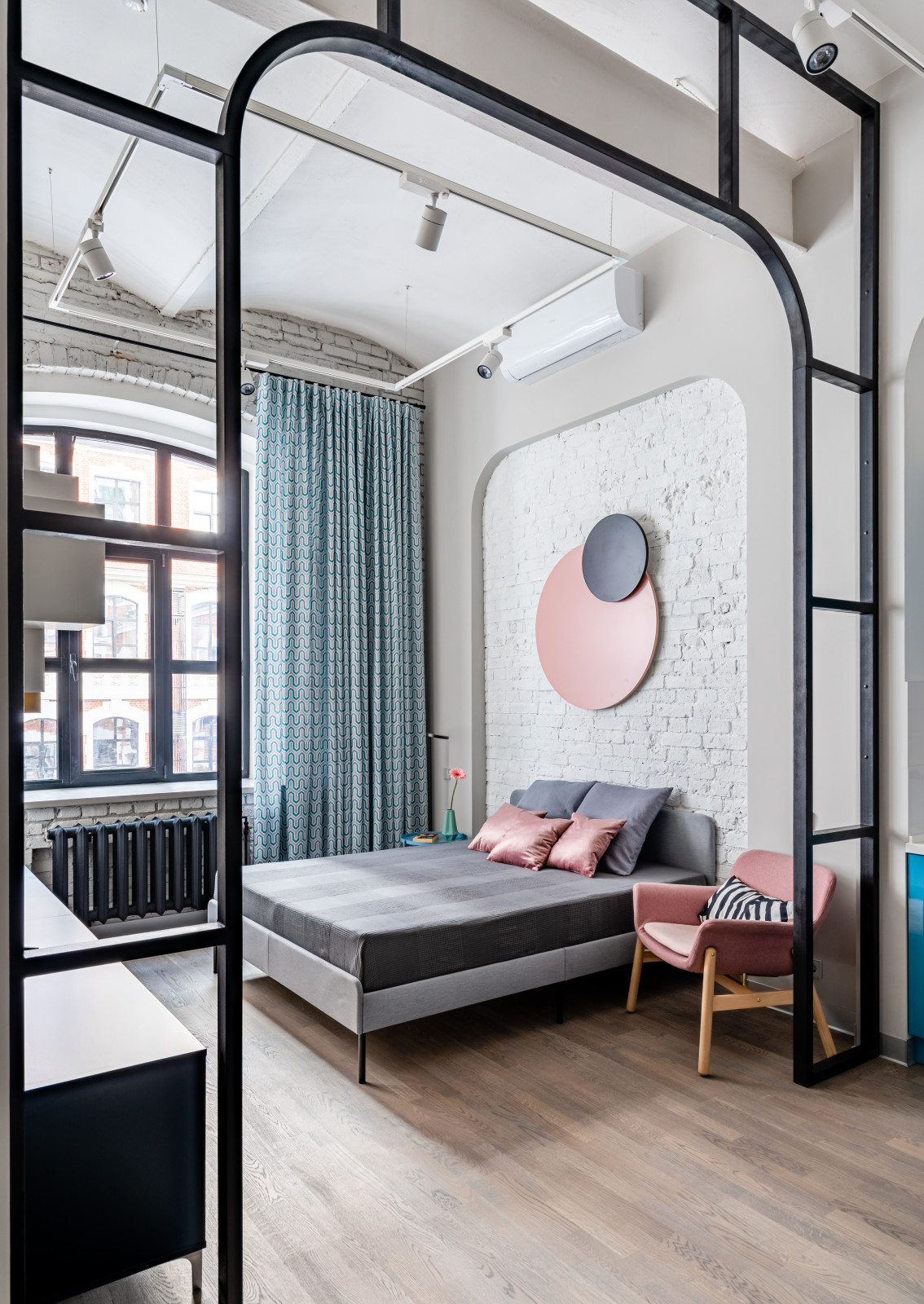 Яркая студия в лофт-комплексе