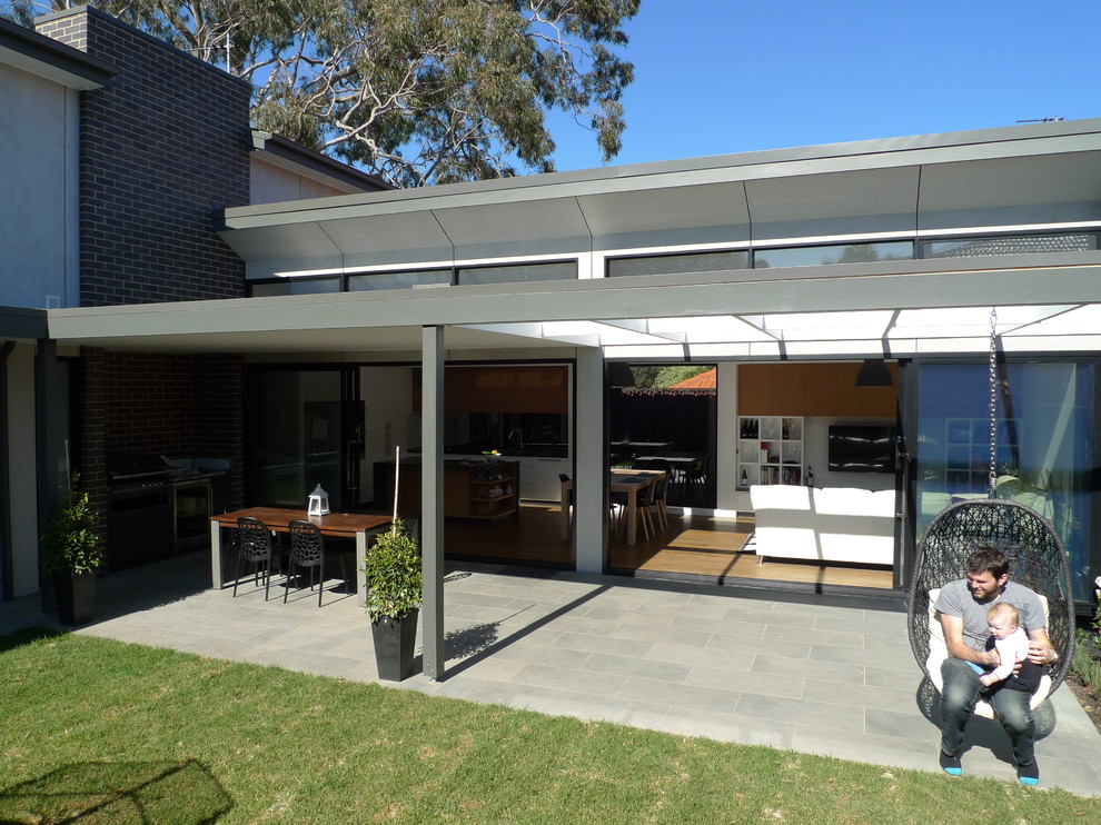 Design ideas for a contemporary patio in Melbourne.