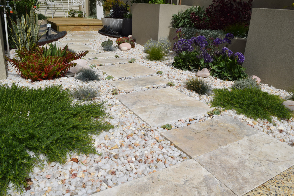 Inspiration for a beach style garden in Perth.