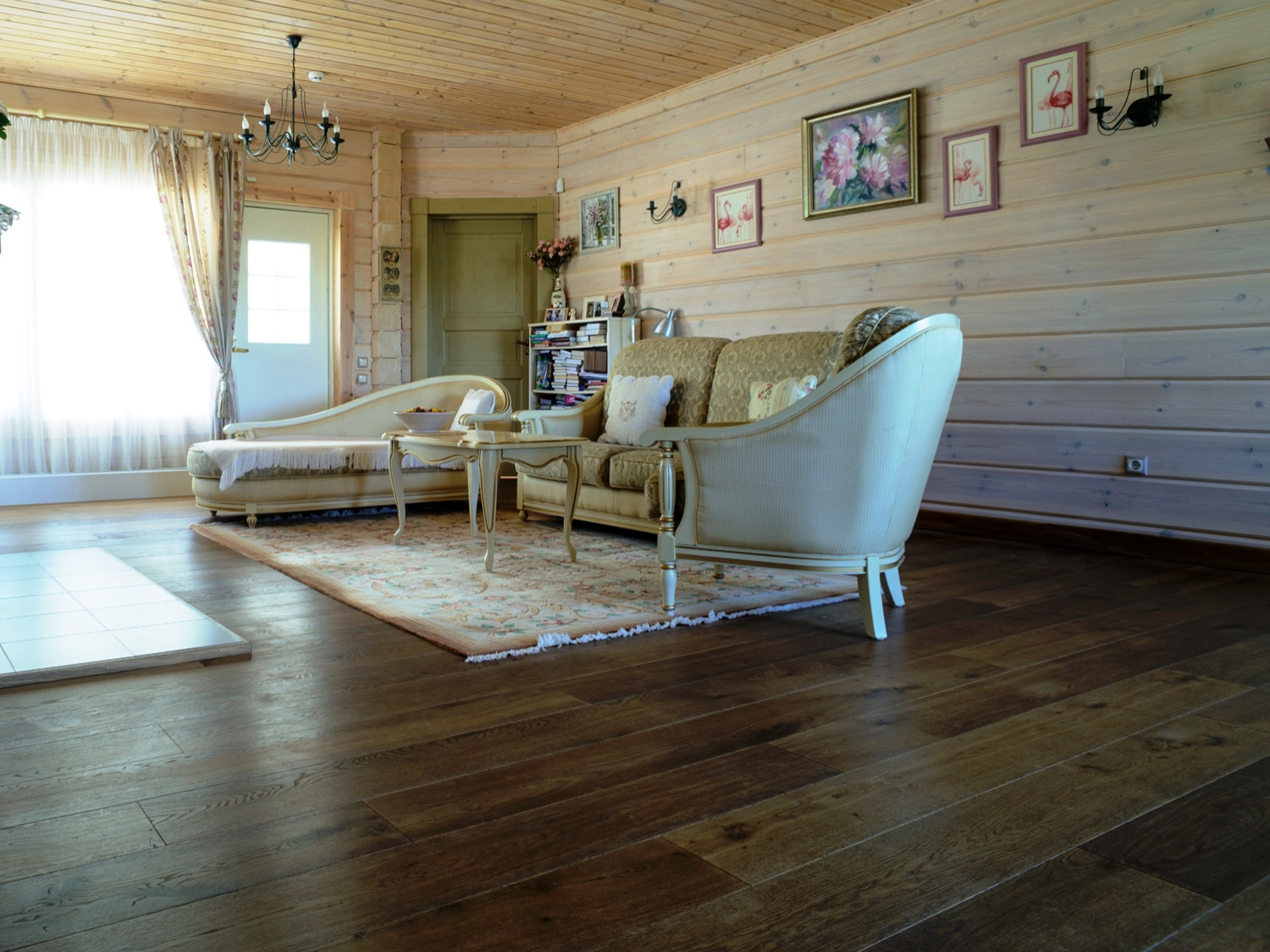 Паркетная доска из массива дуба Tantum Quercus в интерьере (загородный дом)