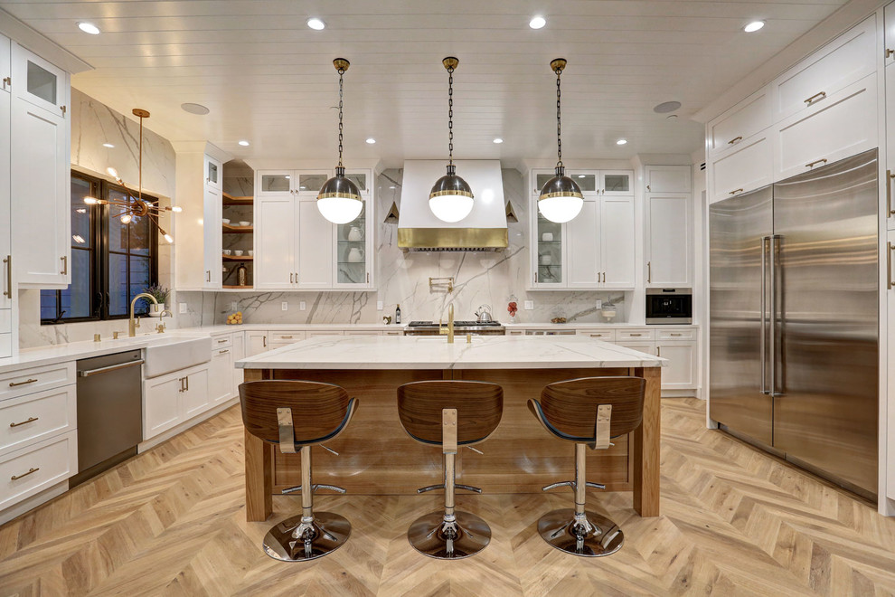 Example of a country kitchen design in Los Angeles
