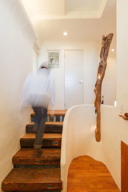 秘密基地なおうち escalera