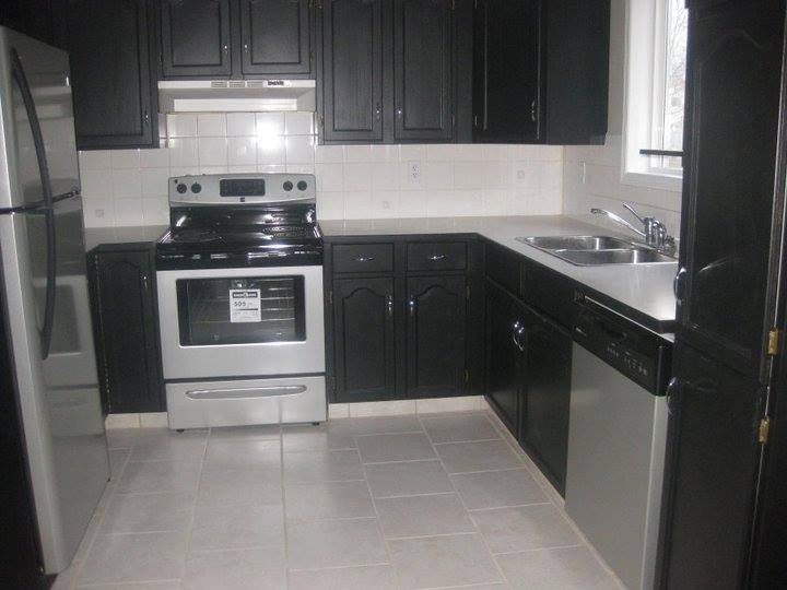 Example of a minimalist home design design in Calgary