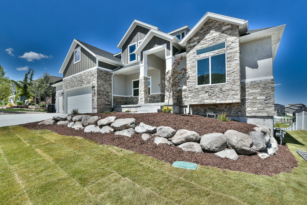 Home design - transitional home design idea