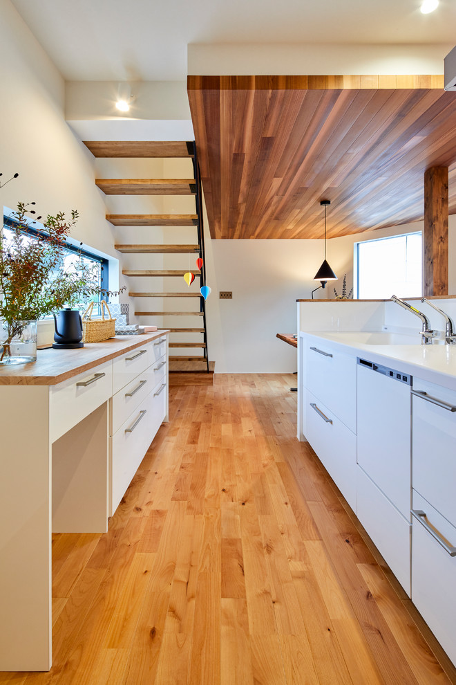 This is an example of a scandinavian kitchen in Nagoya.