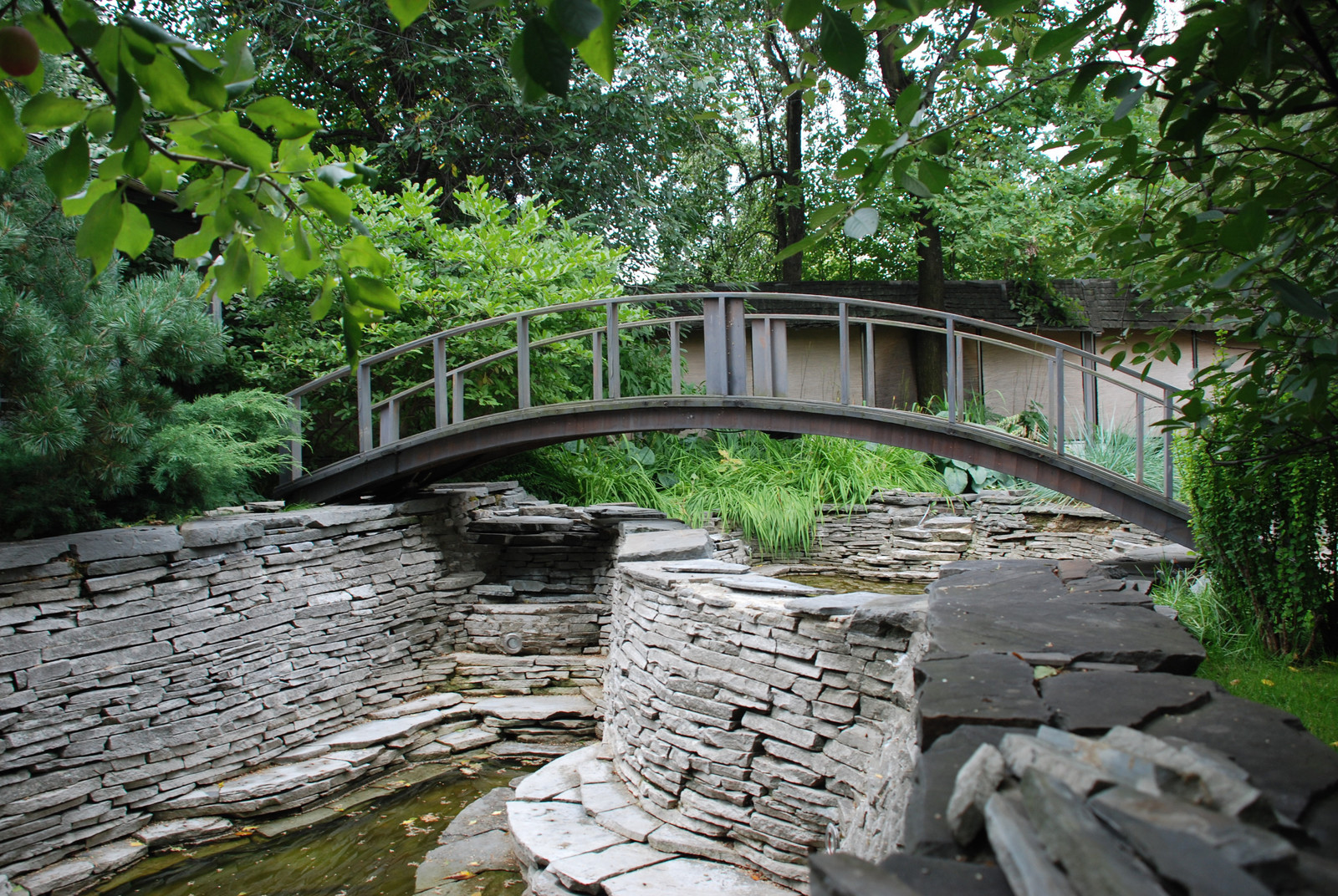 Стильный сад в КП "Поселок Художников"