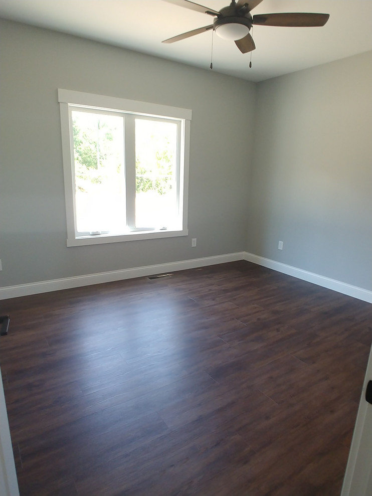 Example of a transitional home design design in Cincinnati
