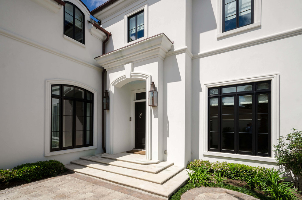 Large traditional two-storey stucco white exterior in New Orleans.