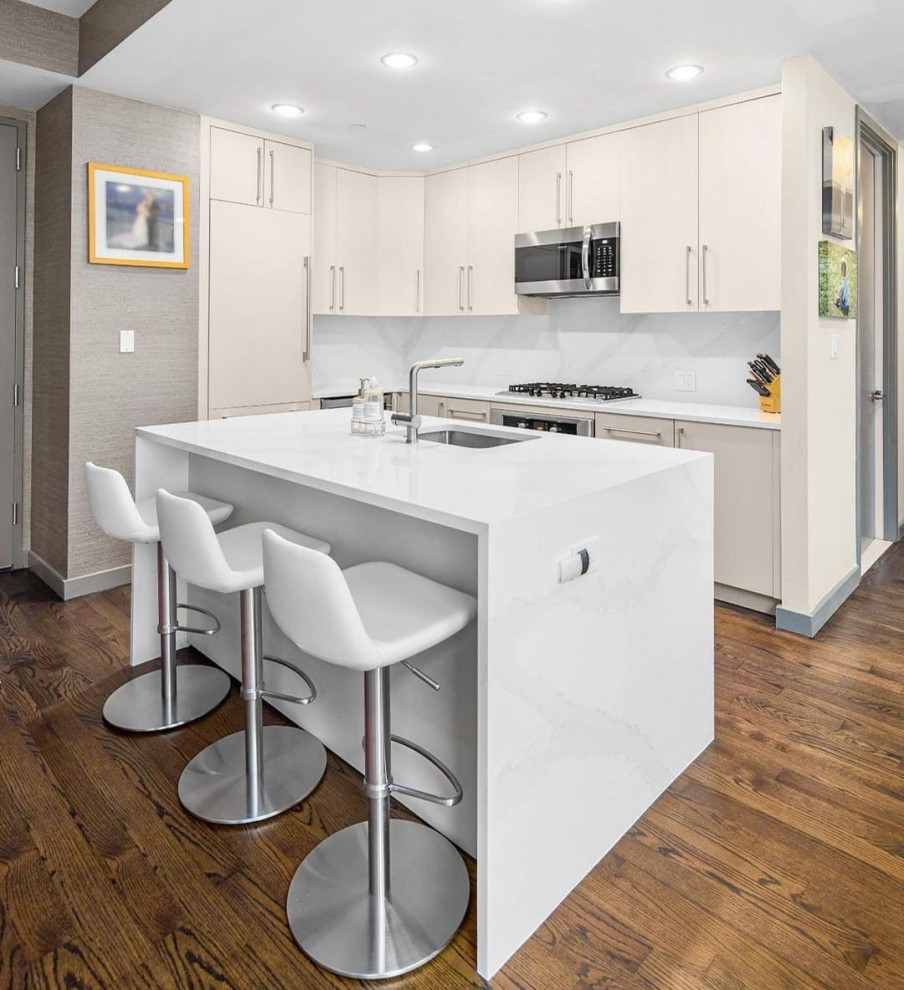 Sky-High Sophistication in Midtown Manhattan