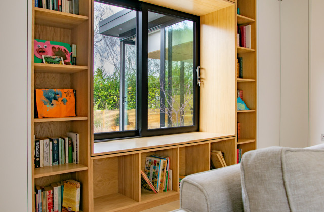 Cambridge Detached House contemporary-vardagsrum