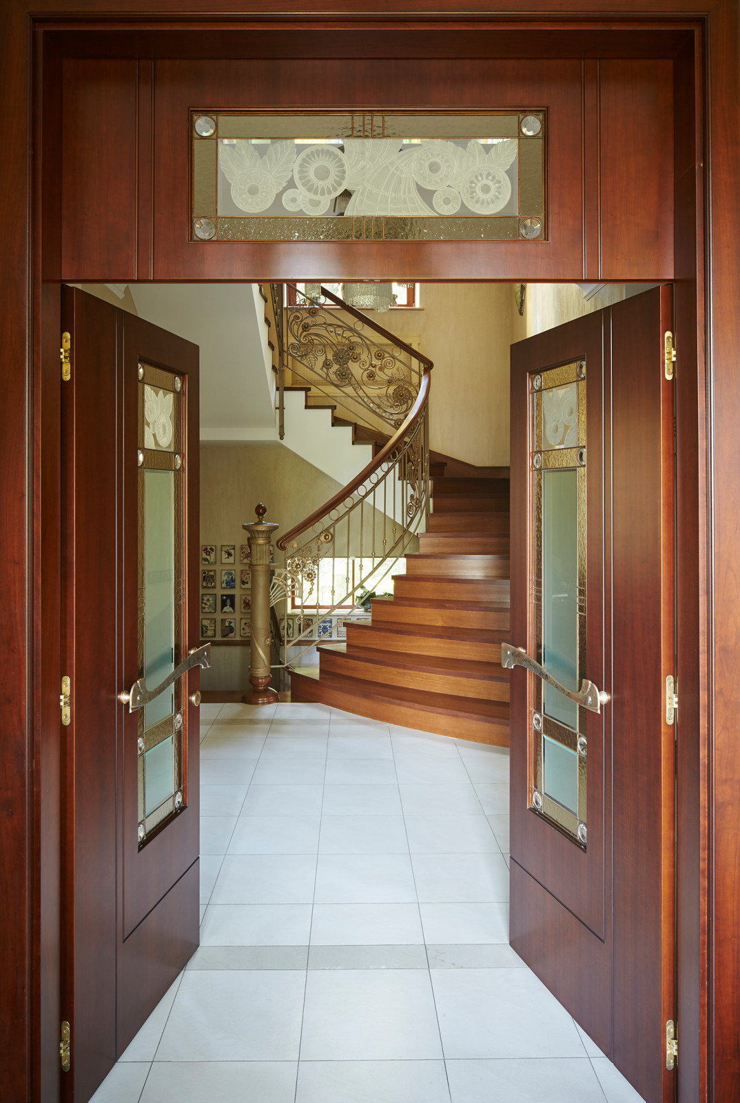 Холл с парадной лестницей