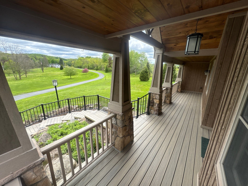 Trex Deck with Trex Signature Aluminum Railings with Square Balusters