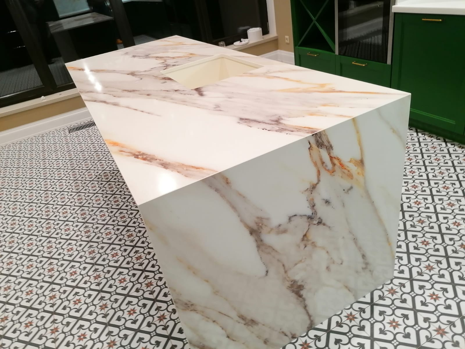 Остров Calacatta Oro EQBM 030