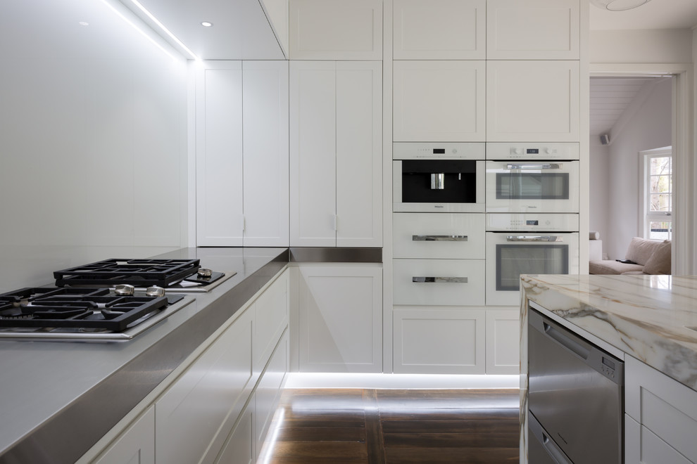 Design ideas for a modern kitchen in Auckland.