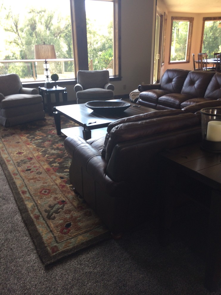 Example of a mountain style home design design in Seattle