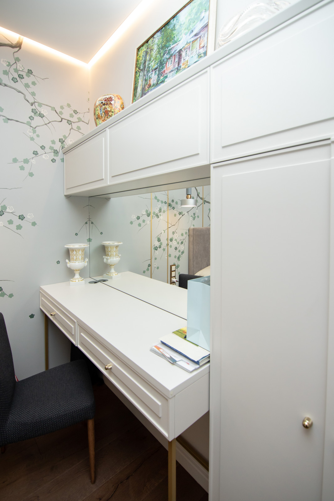 Меблировка спальной комнаты в стиле неоклассика