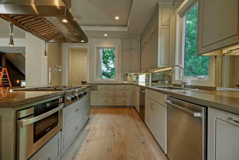 Transitional kitchen photo in Austin