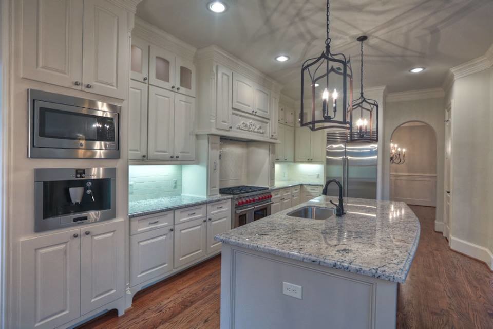 Transitional kitchen photo in Houston