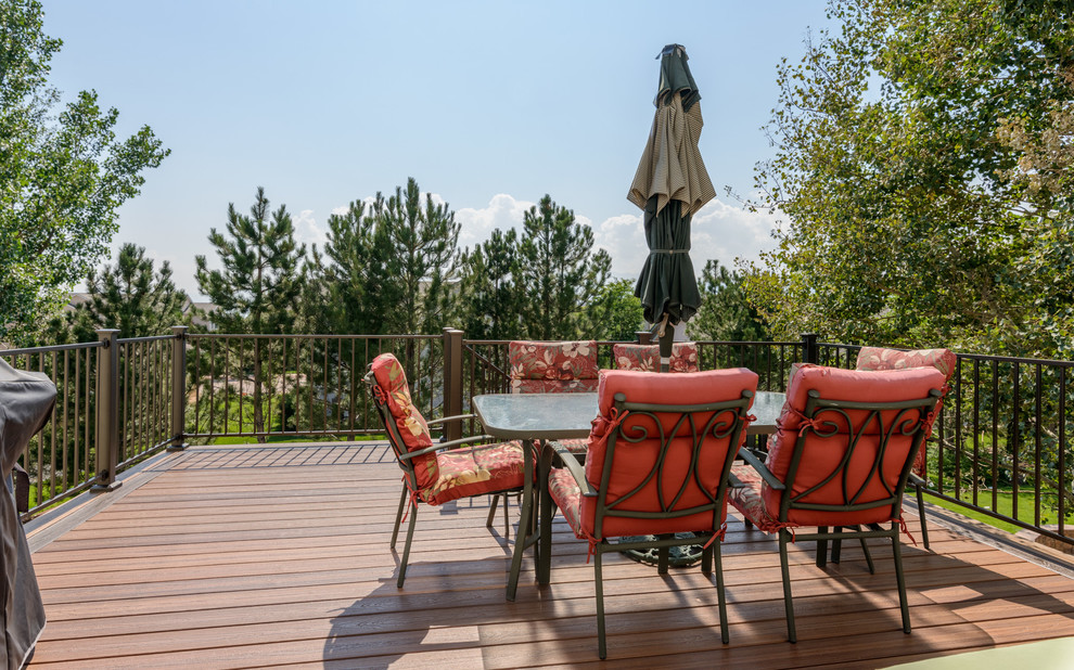 Transitional deck photo in Denver