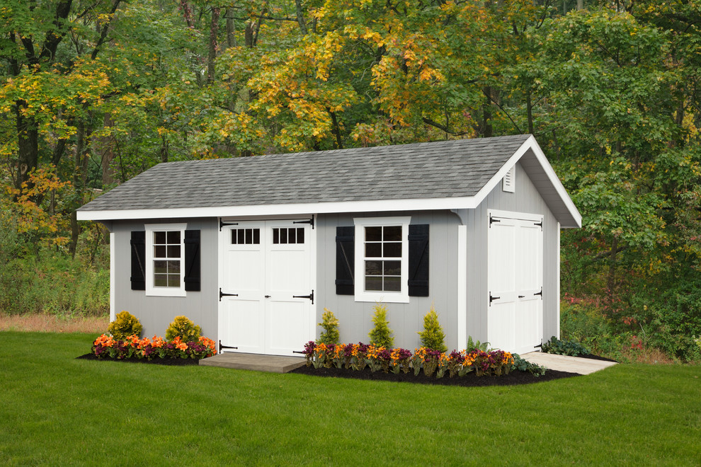 Photo of a mid-sized traditional detached garden shed in Philadelphia.