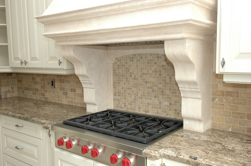 Transitional kitchen photo in Toronto