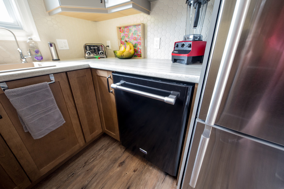 Example of a transitional kitchen design in Toronto