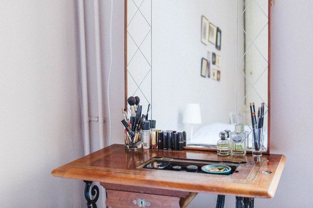 Transforma tu antigua máquina de coser en un mueble funcional