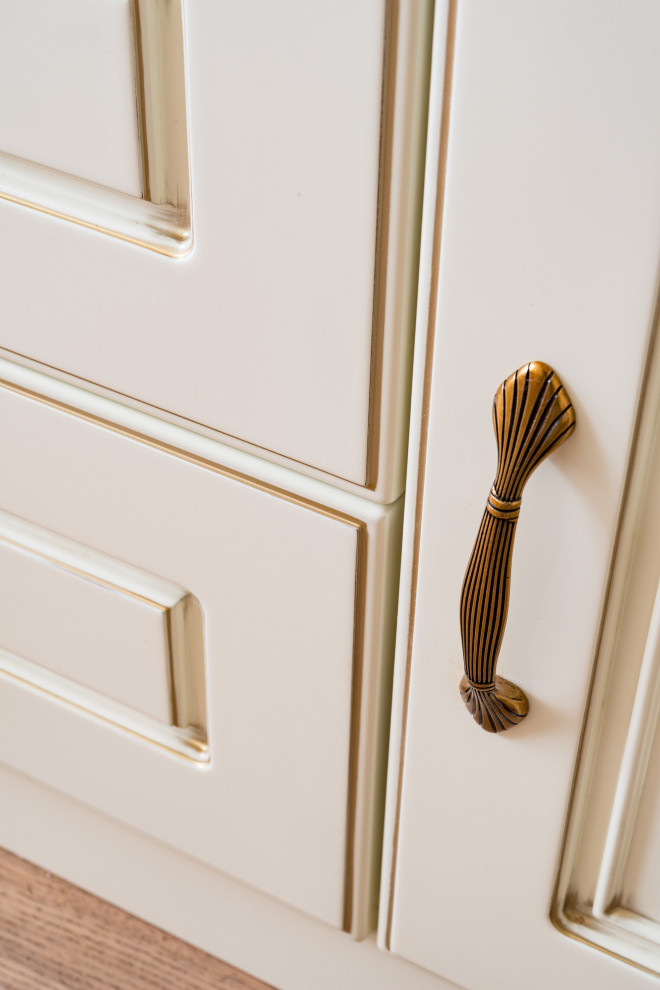 Шкафы и тумбы