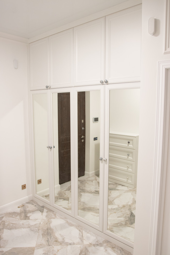 Прихожая в современной классике