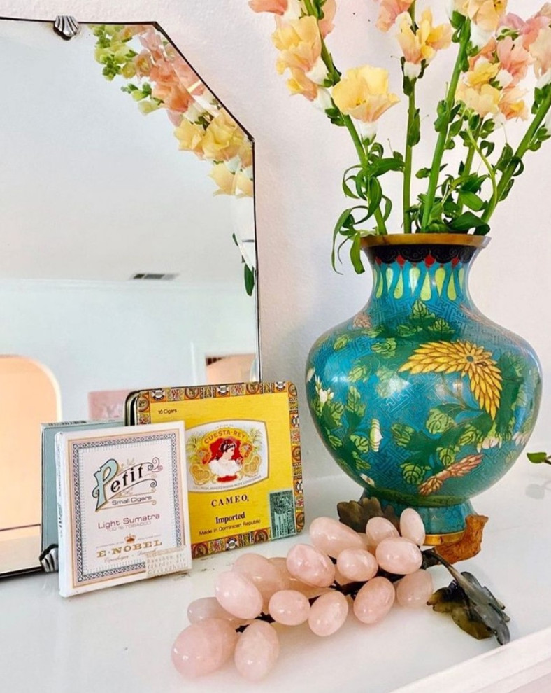 Idée de décoration pour un salon bohème de taille moyenne.
