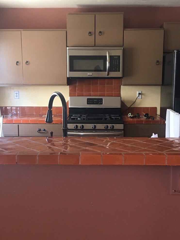 ugly kitchen and low funds, what to do?