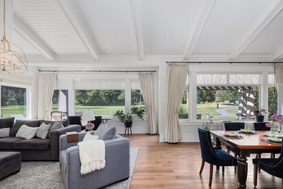 Transitional home design photo in Vancouver