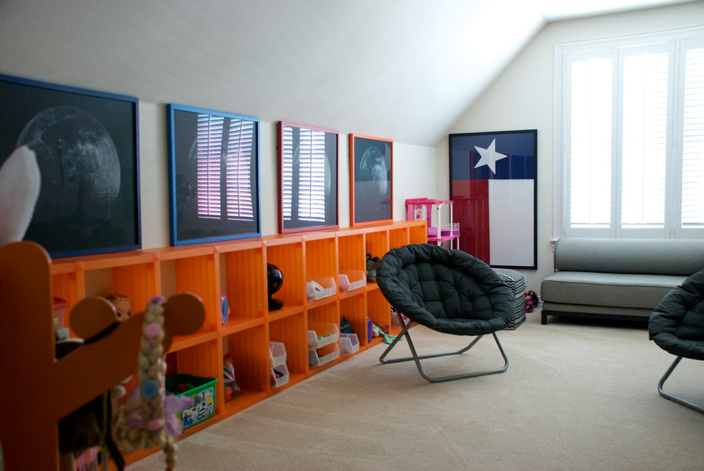 Photo of a contemporary home office in Dallas.