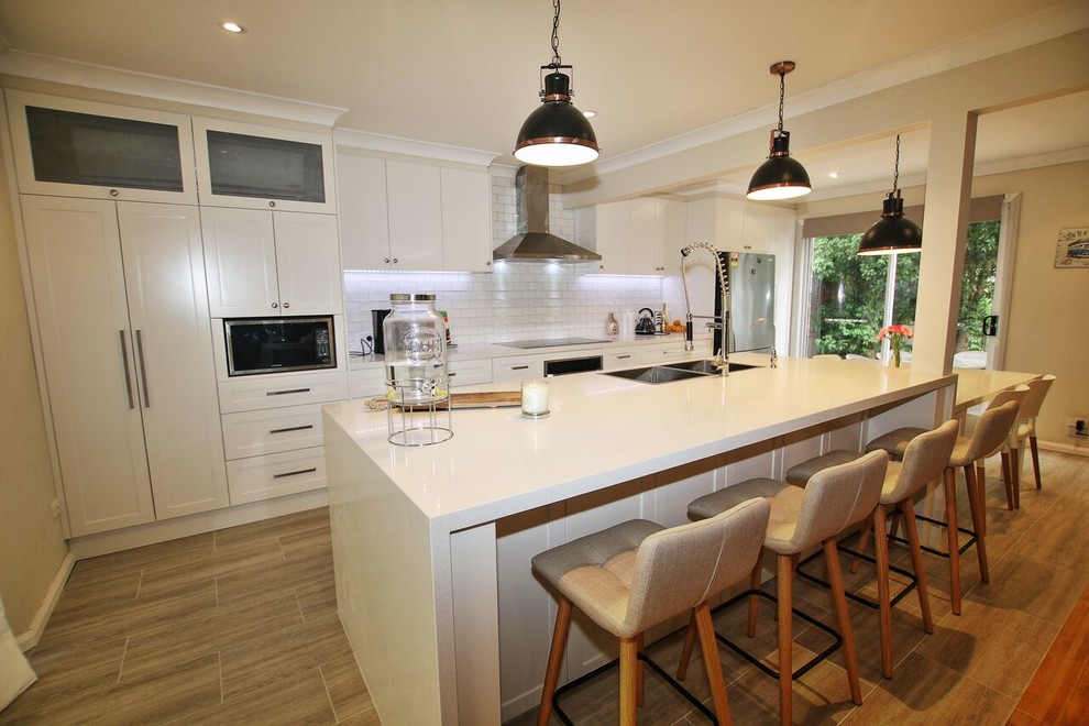 Transitional kitchen in Sydney.