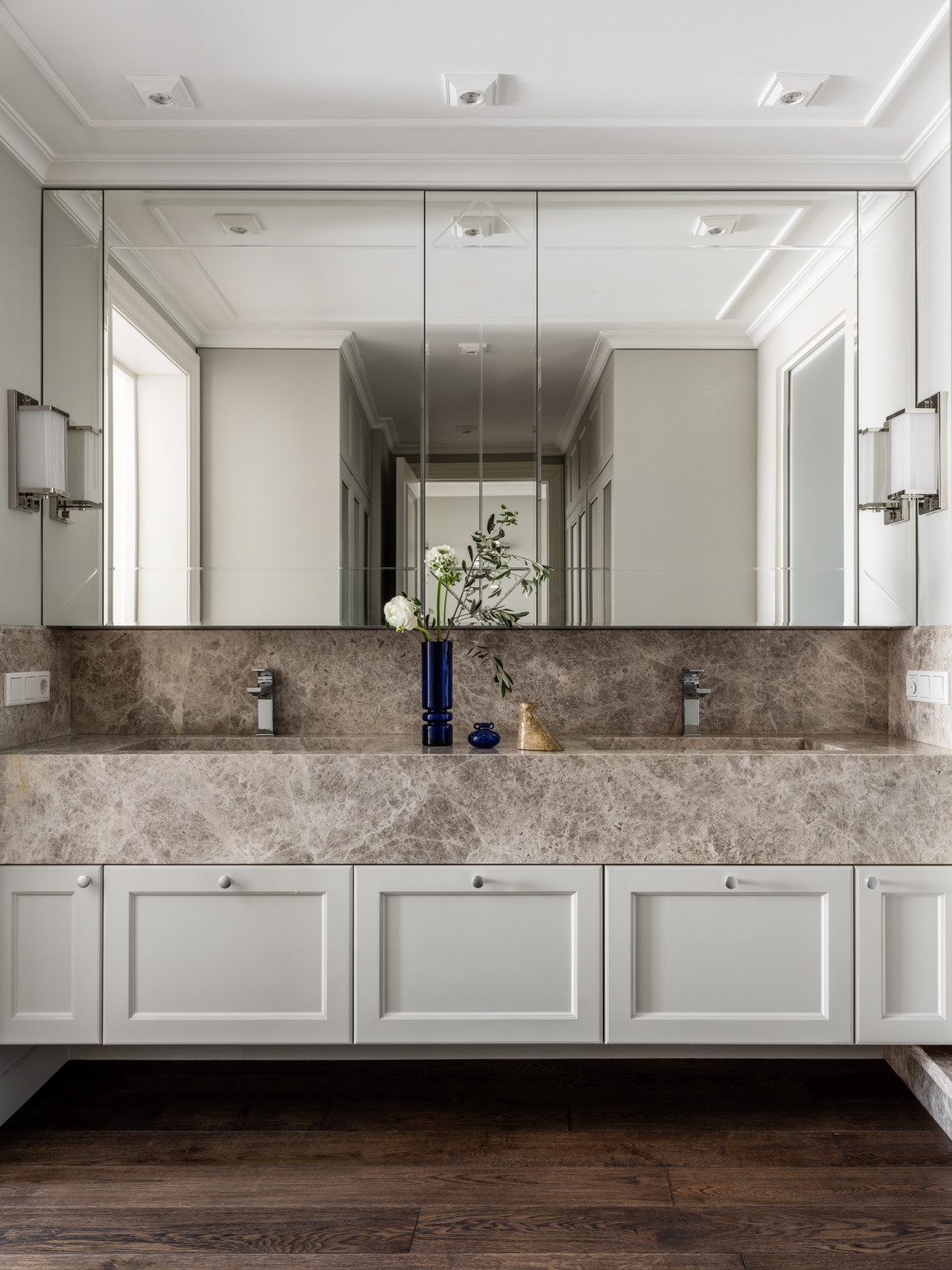 Светлая квартира для ценителей искусства в Москве 120 кв.м.