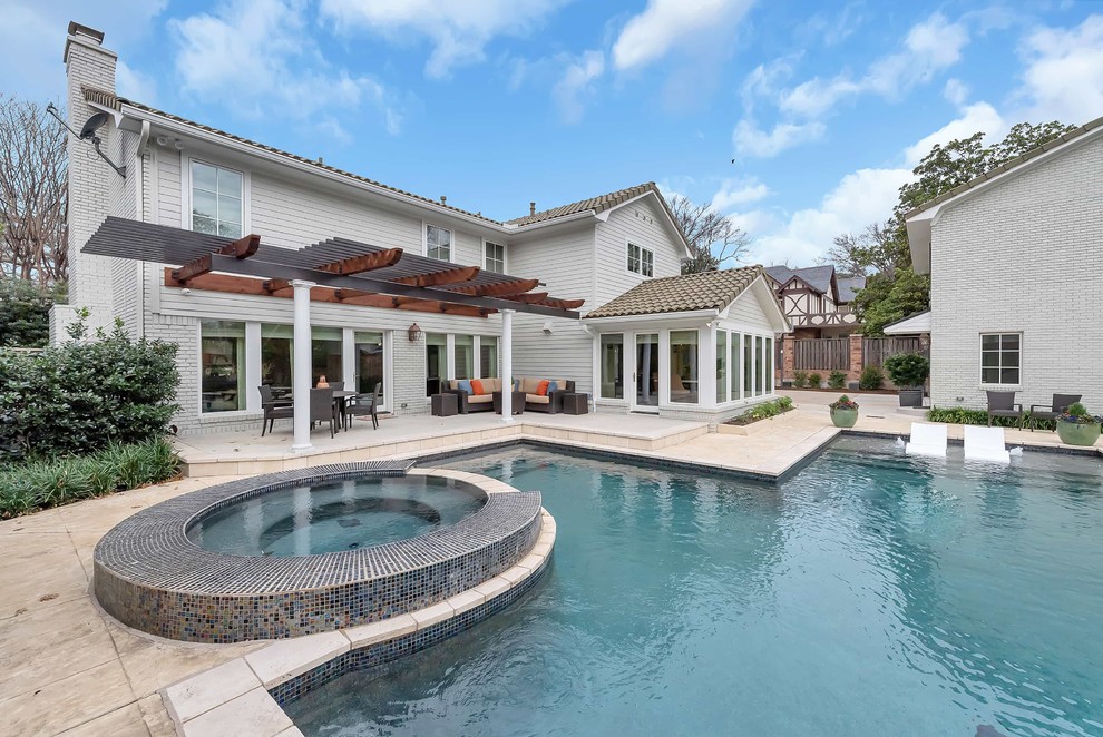 Inspiration for a transitional home design remodel in Dallas