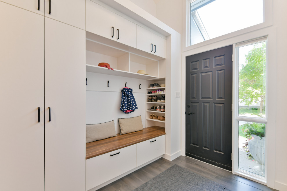 Home design - transitional home design idea
