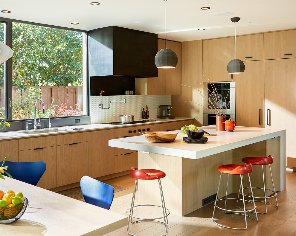 Kitchen - contemporary kitchen idea in San Francisco